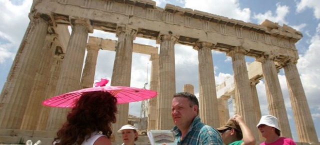akropoli-touristes-570